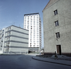 Magyarország, Szolnok, Kolozsvári utca, szemben a Várkonyi István téri toronyház., 1971, Artfókusz, Fábián József, Fortepan #280325