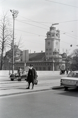 Németország, München, Ludwigsbrücke az Isar folyó felett, szempen a folyóparton, a Karl-Müller-Weg és a Rosenheimer Strasse között a Müller’sches Volksbad (Hallenbad) épülete., 1963, Artfókusz, Fábián József, Fortepan #280339