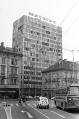 Szlovénia, Ljubljana, Gosposvetska cesta, a Slovenska cesta kereszteződésén túl a Dalmatinova ulica., 1966, Artfókusz, Fábián József, gyalogátkelő, Fortepan #280411