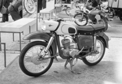 Hungary, Budapest XIV., MZ és Simson típusú motorkerékpárok., 1965, Artfókusz, Simson-brand, motorcycle, Budapest, Fortepan #280450