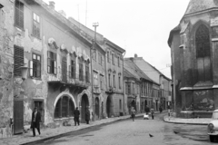 Hungary, Sopron, Fő (Beloiannisz) tér, balra a Gambrinus-ház és a Kolostor utca torkolata, jobbra a bencés templom (Kecske templom)., 1965, Artfókusz, Fortepan #280455