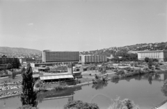 Magyarország, Budapest XI., Feneketlen-tó, a partján a Park étterem, fölötte a Budai Parkszínpad és távolabb a Sport (később Flamenco) szálló., 1973, Artfókusz, Fábián József, Budapest, Fortepan #280586