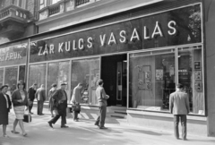 Magyarország, Budapest V., Bajcsy-Zsilinszky út 64., Zár - kulcs - vasalás szaküzlet., 1972, Artfókusz, Fábián József, üzletportál, Budapest, Fortepan #280655