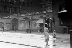 Germany, Erfurt, Bahnhofstraße, szemben a Reichsbahndirektion (Birodalmi Vasút Igazgatóságának) épülete., 1965, Artfókusz, GDR, Fortepan #280854