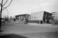 Hungary, Uránváros, Pécs, Esztergár Lajos utca (39-es dandár út), Olympia étterem, Borsos Miklós Napbanéző című alkotása., 1967, Artfókusz, Fortepan #281132