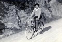Spanyolország, Lekeitio, Habsburg Ottó, 1925, Habsburg Ottó Alapítvány, fiú, kerékpár, Fortepan #281188