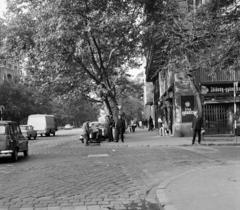 Magyarország, Budapest XI., Bartók Béla út, jobbra a Bertalan Lajos utca. A kép forrását kérjük így adja meg: Fortepan / Budapest Főváros Levéltára. Levéltári jelzet: HU.BFL.XV.19.c.10, 1972, Budapest Főváros Levéltára / BRFK helyszínelési fényképei, BRFK Hivatala Bűnügyi Technikai Osztály, Budapest, Fortepan #282000