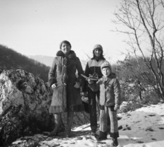 Magyarország, Pilis hegység, Pilisszentkereszt, turistaút a Dera-patak szurdoka felett., 1979, Umann Kornél, tél, kirándulás, repülőgépmodell, Fortepan #28224