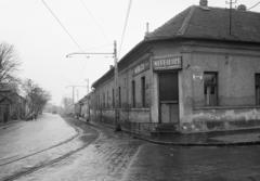 Magyarország, Budapest XXII., Nagytétényi út 261., Nefelejcs eszpresszó, jobbra a Kastélypark (Csókási Pál) utca. A kép forrását kérjük így adja meg: Fortepan / Budapest Főváros Levéltára. Levéltári jelzet: HU.BFL.XV.19.c.10, 1971, Budapest Főváros Levéltára / BRFK helyszínelési fényképei, BRFK Hivatala Bűnügyi Technikai Osztály, sarokház, Budapest, Fortepan #282337