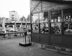 Magyarország, Budapest XIII., Lehel (Élmunkás) téri piac. Héttérben a Lehel utcai "Élmunkás házak" egyike. A kép forrását kérjük így adja meg: Fortepan / Budapest Főváros Levéltára. Levéltári jelzet: HU.BFL.XV.19.c.10, 1971, Budapest Főváros Levéltára / BRFK helyszínelési fényképei, BRFK Hivatala Bűnügyi Technikai Osztály, Budapest, Fortepan #282522