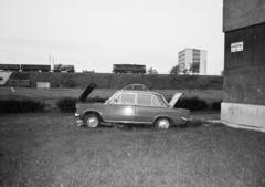 Magyarország, Budapest XI., a felvétel a Budafoki út 83. számú ház előtt készült. A kép forrását kérjük így adja meg: Fortepan / Budapest Főváros Levéltára. Levéltári jelzet: HU.BFL.XV.19.c.10, 1972, Budapest Főváros Levéltára / BRFK helyszínelési fényképei, BRFK Hivatala Bűnügyi Technikai Osztály, baleset, Polski Fiat 125p, Budapest, Fortepan #282634