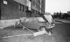 Magyarország, Budapest XI., a felvétel a Budafoki út 83. számú ház előtt készült. A kép forrását kérjük így adja meg: Fortepan / Budapest Főváros Levéltára. Levéltári jelzet: HU.BFL.XV.19.c.10, 1972, Budapest Főváros Levéltára / BRFK helyszínelési fényképei, BRFK Hivatala Bűnügyi Technikai Osztály, baleset, Polski Fiat 125p, Budapest, Fortepan #282635