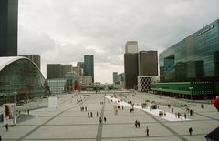 Franciaország, La Défense üzleti központ Párizs elővárosában., 1989, Umann Kornél, színes, modern építészet, Robert Camelot-terv, Jean de Mailly-terv, Bernard Zehrfuss-terv, Nicolas Esquillan-terv, Jean Prouvé-terv, Fortepan #28264