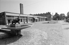 Magyarország, Budapest IV., Szent László (Papp József) tér, Teknősbékás kút (Nagy Géza, 1958.). A kép forrását kérjük így adja meg: Fortepan / Budapest Főváros Levéltára. Levéltári jelzet: HU.BFL.XV.19.c.10, 1972, Budapest Főváros Levéltára / BRFK helyszínelési fényképei, BRFK Hivatala Bűnügyi Technikai Osztály, teknős, szobor, Budapest, Fortepan #282704