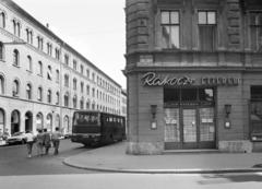 A kép forrását kérjük így adja meg: Fortepan / Budapest Főváros Levéltára. Levéltári jelzet: HU.BFL.XV.19.c.10, 1972, Budapest Főváros Levéltára / BRFK helyszínelési fényképei, BRFK Hivatala Bűnügyi Technikai Osztály, Ikarus-márka, Ikarus-Steyr, rendszám, Fortepan #282737