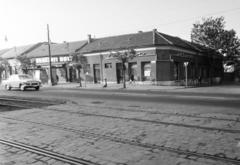 Magyarország, Budapest XVIII., Üllői út (Vöröshadsereg útja), szemben, a Városház utca sarkán a Lőrinc Étterem. A kép forrását kérjük így adja meg: Fortepan / Budapest Főváros Levéltára. Levéltári jelzet: HU.BFL.XV.19.c.10, 1972, Budapest Főváros Levéltára / BRFK helyszínelési fényképei, BRFK Hivatala Bűnügyi Technikai Osztály, Budapest, GAZ M21 Volga, Fortepan #283115