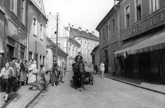 Magyarország, Szentendre, Fő (Marx) tér a Városháza és a Rákóczi Ferenc utca felé nézve., 1959, Jurányi Attila, kerékpár, cégtábla, lovaskocsi, kocsis, rövidáru, népbolt, Fortepan #28330