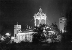 Magyarország, Budapest XIV., Hősök tere, díszkivilágításban az Eucharisztikus Világkongresszus alkalmára épített főoltár., 1938, Major György, Budapest, Fortepan #28336