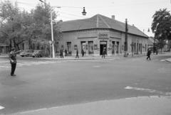 Magyarország, Budapest XXI., Kossuth Lajos utca 145., Csepel étterem. A kép forrását kérjük így adja meg: Fortepan / Budapest Főváros Levéltára. Levéltári jelzet: HU.BFL.XV.19.c.10, 1972, Budapest Főváros Levéltára / BRFK helyszínelési fényképei, BRFK Hivatala Bűnügyi Technikai Osztály, Budapest, sarokház, gyalogátkelő, Fortepan #283366