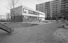 Magyarország, Budapest XI., a Bogdánfy út 7/d alatti óvoda a Budafoki út felől. A kép forrását kérjük így adja meg: Fortepan / Budapest Főváros Levéltára. Levéltári jelzet: HU.BFL.XV.19.c.10, 1972, Budapest Főváros Levéltára / BRFK helyszínelési fényképei, BRFK Hivatala Bűnügyi Technikai Osztály, Budapest, Lágymányosi lakótelep, Fortepan #283753