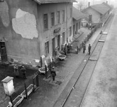 Magyarország, Budapest XIX., Kispest vasútállomás, a felvétel a Liszt Ferenc utca - Hofherr Albert (Vöröscsillag) utca közötti gyalogosfelüljáróról készült. A kép forrását kérjük így adja meg: Fortepan / Budapest Főváros Levéltára. Levéltári jelzet: HU.BFL.XV.19.c.10, 1971, Budapest Főváros Levéltára / BRFK helyszínelési fényképei, BRFK Hivatala Bűnügyi Technikai Osztály, kerékpár, Budapest, Fortepan #284347