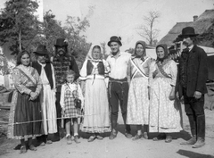 Magyarország, Dömsöd, Soós Imre színművész helybeliekkel a Lúdas Matyi című film forgatásakor., 1949, Nemzetes Ferenc, filmforgatás, híres ember, népviselet, Fortepan #28440