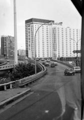 Franciaország, Bagnolet, Avenue Cartellier, jobbra a Hotel Novotel Paris Est., 1976, Bihari Erzsébet-Németh Tamás Lajos, Fortepan #284465