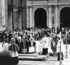 Hungary, Esztergom, Bazilika, a felvétel a kupola alatt felállított oltárnál készült., 1968, Domokos József, Fortepan #284516