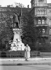 Magyarország, Budapest VI., Kodály Körönd (Körönd), Zrínyi Miklós szobra., 1933, Fortepan, szobor, emlékmű, Budapest, Zrínyi Miklós-ábrázolás, Róna József-terv, Bukovics Gyula-terv, Fortepan #28463