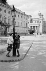 Hungary, Vác, Migazzi Kristóf (Vak Bottyán) tér, Püspöki Palota. Háttérben a Schuszter Konstantin (Konstantin) téren a Nagyboldogasszony-székesegyház., 1966, Domokos József, Fortepan #284697