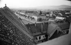 Hungary, Vác, kilátás a fehérek templomából a Március 15. tér és a Széchenyi István utca sarkán álló ház felé., 1968, Domokos József, Fortepan #284769