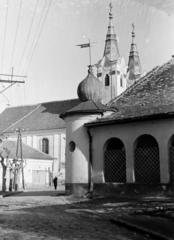 Hungary, Vác, Fürdő utca, háttérben a Szentháromság téren a Szent Anna piarista-templom., 1971, Domokos József, Fortepan #284823