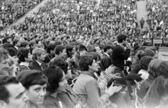 Hungary, Budapest XIV., Istvánmezei út, Kisstadion. A felvétel a Spencer Davis Group koncertjén készült., 1967, Domokos József, Budapest, audience, Fortepan #284835