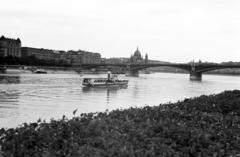 Hungary, Margit Islands, Budapest, háttérben a Margit híd és a Parlament., 1938, Gara Andor, Fortepan #284997