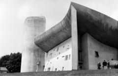 Franciaország, Ronchamp, a Le Corbusier tervei alapján épített Magasságos Miasszonyunk-kápolna (Chapelle Notre-Dame-du-Haut de Ronchamp)., 1963, Gara Andor, Fortepan #285079