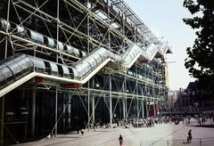 Franciaország, Párizs, Place Georges Pompidou, balra a Pompidou központ., 1983, Gara Andor, Fortepan #285106