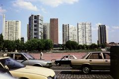 Franciaország, Párizs, Avenue du Président Kennedy, a Szajna túlpartján a Quai de Grenelle épületei., 1983, Gara Andor, Peugeot 505, Fortepan #285108