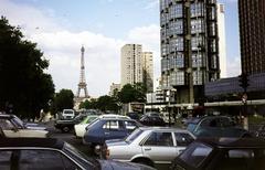 Franciaország, Párizs, Quai de Grenelle, háttérben az Eiffel-torony., 1983, Gara Andor, Fortepan #285111