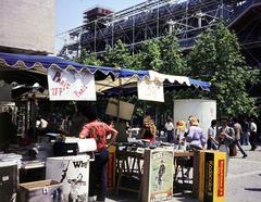 Franciaország, Párizs, Place Georges Pompidou, jobbra a Pompidou központ., 1983, Gara Andor, Fortepan #285112