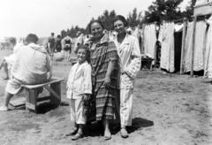 1923, Gara Andor, three people, beach, nightgown, Fortepan #285132