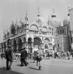 Italy, Venice, Szent Márk tér, háttérben a Szent Márk-székesegyház., 1948, Gara Andor, Fortepan #285172