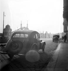 Hungary, Budapest V., a felvétel a Fővám (Dimitrov) téren készült, háttérben a Szabadság híd., 1949, Gara Andor, Budapest, Fortepan #285177