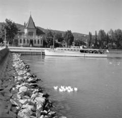 Magyarország,Balaton, Révfülöp, hajóállomás., 1952, Gara Andor, móló, hajó, Fortepan #285180