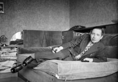 1938, Gara Andor, Best of, tie, light, sofa, man, cigarette, mirror, Fortepan #285201