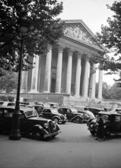 Franciaország, Párizs, Place de la Madeleine, parkoló a Madeleine-templom előtt., 1937, Gara Andor, Fortepan #285274