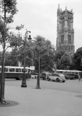 Franciaország, Párizs, Place du Châtelet. A háttérben a Szent Jakab torony., 1937, Gara Andor, gyalogátkelő, gyaloghíd, Fortepan #285283