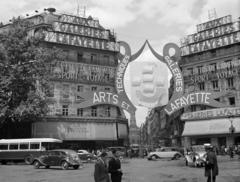 Franciaország, Párizs, Boulevard Hausmann, Galerie Lafayette., 1937, Gara Andor, Best of, felirat, utcakép, járókelő, automobil, Fortepan #285290