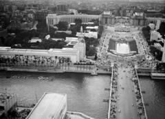 Franciaország, Párizs, Világkiállítás 1937., kilátás az Eiffel-toronyból, háttérben a Chaillot-Palota., 1937, Gara Andor, Fortepan #285299