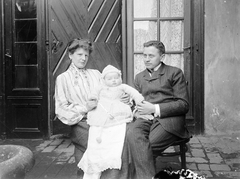 1903, Fortepan, family, yard, tableau, three people, Fortepan #2855