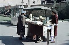 Magyarország, Budapest VIII., Astoria kereszteződés, Rákóczi út - Múzeum körút sarok. A kerítés mögött a metróépítés területe., 1957, Gara Andor, Best of, Budapest, Fortepan #285509